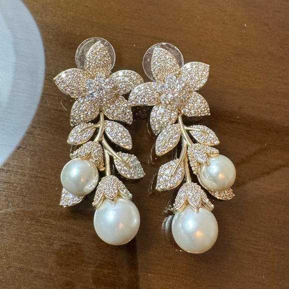 Jewelry - Elegant Gold and Pearl Leaf Drop Earrings